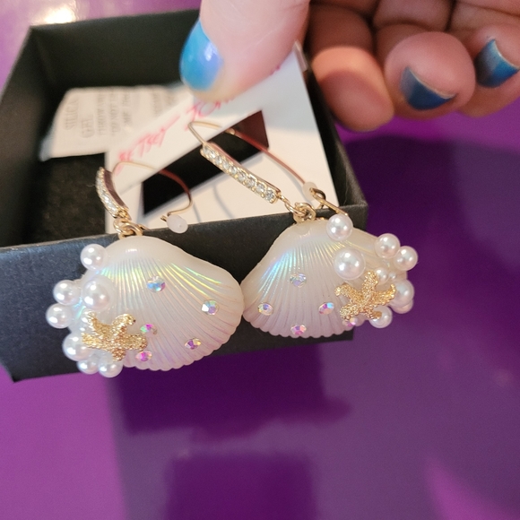 Betsey Johnson shell/ starfish earrings NWT - Picture 13 of 17